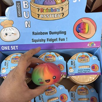 RAGE - RAINBOW Squishy Bun Dumplings ISO (8.5 x 8.5 x 4.8 Cm) - Viral 2026 Fidget Toy (12 kpl)