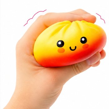 RAGE - LUCKY DUMPLINGS - Puristeltava Squishy-nyytti ISO Koko 8.5 x 8.5 x 4.8 Cm - DISPLAY-LAATIKOSSA (12 kpl)