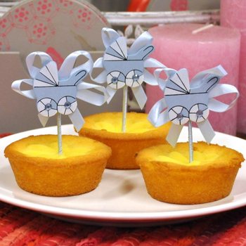 Cupcake-koristetikku ristiäisiin - Siniset lastenvaunut (12 kpl)