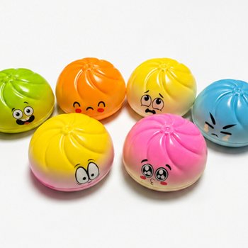 RAGE - Squishy Dumpling ISO (Koko 9 x 9 x 4 cm) - Viral 2026 Fidget-lelu - ROIKKUKORTILLA (24 kpl)