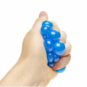SQUISHY-VERKKOPALLO - Halkaisija: 5 CM - V&Auml;RIKK&Auml;&Auml;T MIX-V&Auml;RIT MYYNTITELINEESS&Auml; (24 kpl)