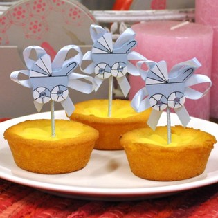 Cupcake-koristetikku risti&auml;isiin - Siniset lastenvaunut (12 kpl)