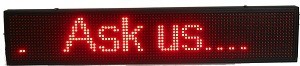 LED-valokyltti juoksevalla tekstillä