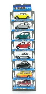 8 kpl Metallileikkiautoja Riippupakkauksessa