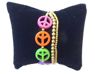 Värikäs Ibiza-tyylinen peace-rannekoru (1 kpl)