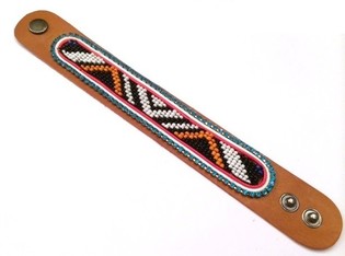 Nahkainen Aztec-rannekoru vaaleansinisillä strasseilla (1 kpl)