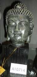 Buddha-patsas Jalustalla (25 cm) – Sisustus Tukku