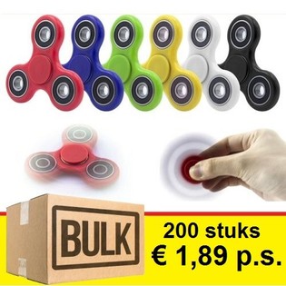 *** TUKKUTARJOUS *** FIDGET SPINNERIT / K&Auml;SISPINNERIT (200 kpl)