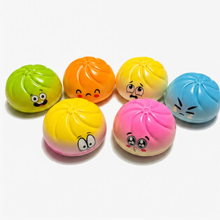 RAGE - Squishy Dumpling ISO (Koko 9 x 9 x 4 cm) - Viral 2026 Fidget-lelu - ROIKKUKORTILLA (24 kpl)